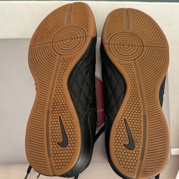 Nike Black and Brown Men's Athletic Shoes - Picture 4 of 6